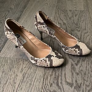 Lanvin snakeskin round toe 3” heels, size 38
